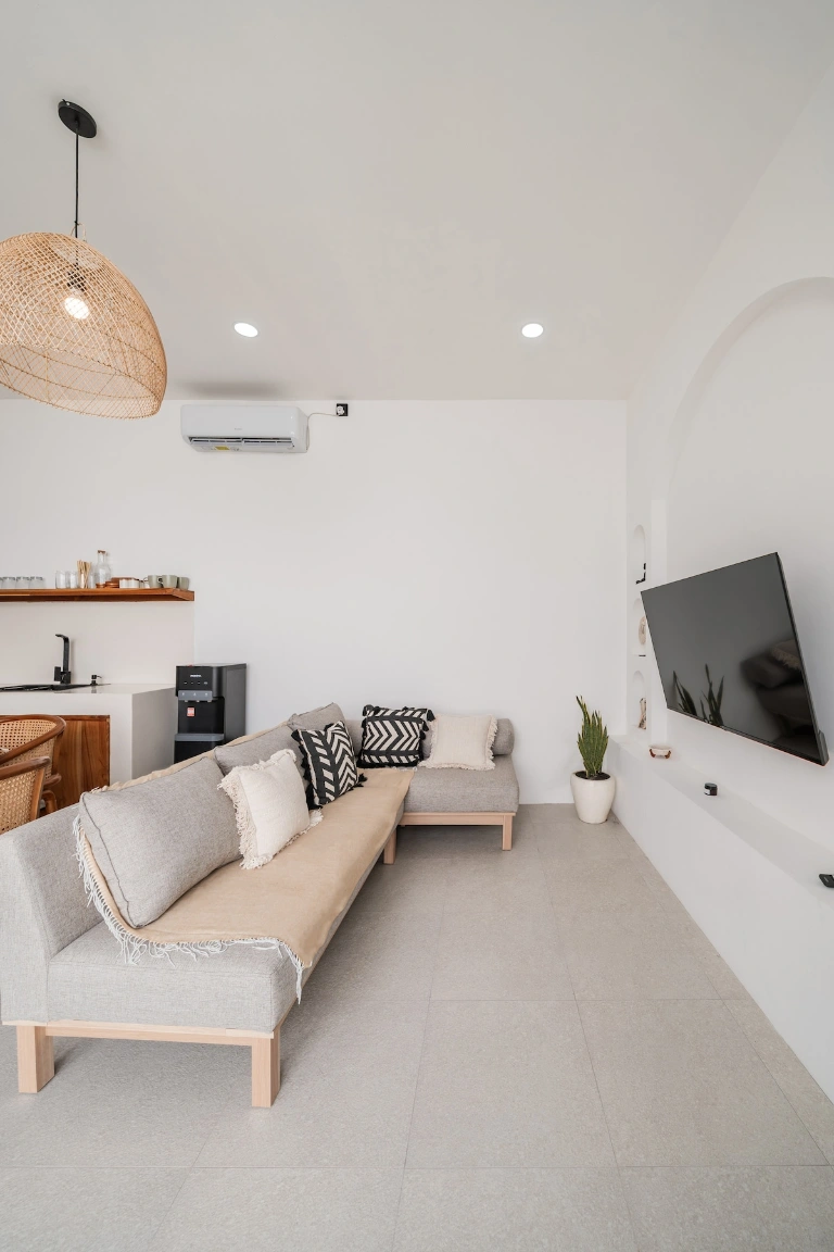 Modern Lounge with Sectional Sofa