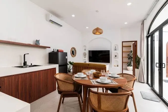 Full Kitchen & Dining Pavilion